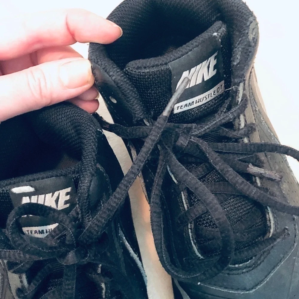 Nike Boys Boots Size 2.5 Y